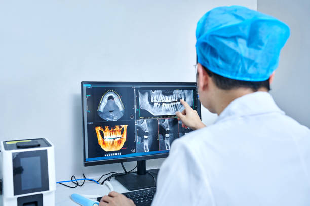 Best Dentist for Tooth Abscess  in Gnadenhutten, OH